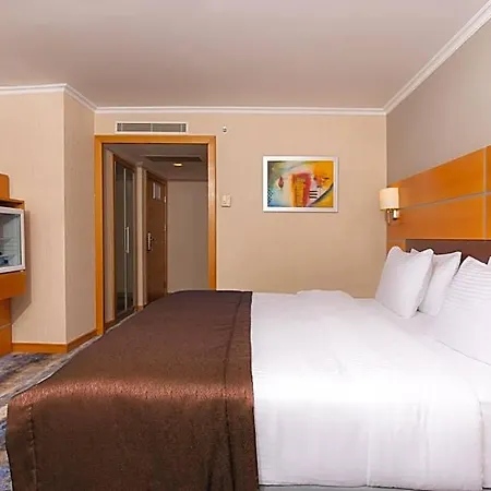 Plaza מלון 4*