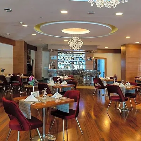 מלון Plaza