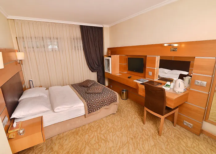 Hotel Plaza 4*