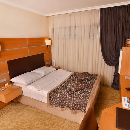 Plaza Otel 4*