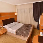 Plaza Hotel 4*