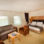 Plaza Hotel 4*