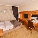 Hotel Plaza 4*