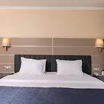 Plaza Hotel 4*