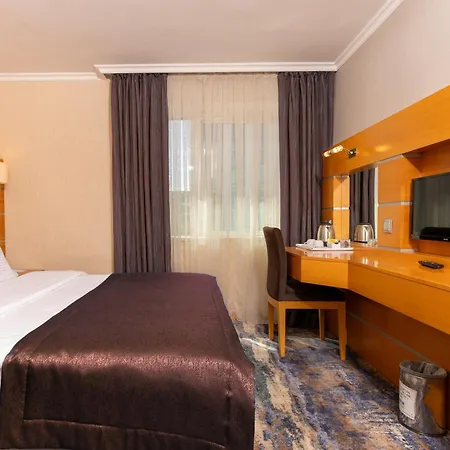 Ξενοδοχείο Plaza 4*